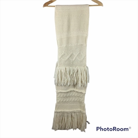 American Eagle Outfitters Chunky Knit Cream Fringed Scarf - Picture 1 of 4